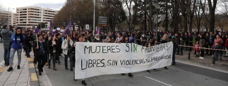 Miles de personas secundaron las movilizaciones en Pamplona participando en una marcha que partía de Antoniutti y acababa en la Plaza del Castillo.