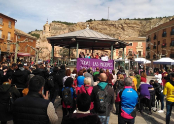 Lodosa, Los Arcos, San Adrián y Aberin-Muniain de la Solana celebraron el Día de la Mujer con lecturas de comunicados, concentraciones y con el reconocimiento al trabajo realizado a lo largo de su vida