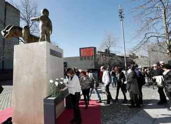 El delegado de la AVT en Navarra, Vicente Pigueiras, ha sido el único representante de las víctimas del terrorismo en el homenaje que esta mañana han organizado el Gobierno y el Parlamento de Navarra.