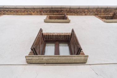 A la venta casa de piedra en el centro del pueblo y terrenos desde 450 m2 para construir la casa de tus sueños