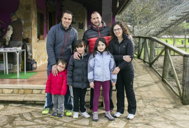 Charlas medioambientales, exhibición de vuelo de aves rapaces, exhibiciones de perros pastores, conciertos, pintacaras... El pasado domingo 8 de marzo no faltó nada en la Granja Escuela Basabere de Lezáun durante la celebración de sus Jornadas Benéficas 2020, organizadas por la Asociación Veterinaria Basati.