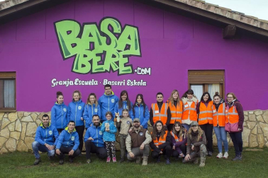 Charlas medioambientales, exhibición de vuelo de aves rapaces, exhibiciones de perros pastores, conciertos, pintacaras... El pasado domingo 8 de marzo no faltó nada en la Granja Escuela Basabere de Lezáun durante la celebración de sus Jornadas Benéficas 2020, organizadas por la Asociación Veterinaria Basati.