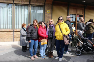 Bajo el lema 'Soy la generación Igualdad: ¡Por los derechos de las Mujeres!' se celebró el pasado domingo la concentración para celebrar, un año más, el Día de la Mujer en Sangüesa. La cita fue en el Prau, el Ayuntamiento, a las doce y media del mediodía.