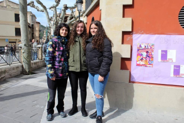 Bajo el lema 'Soy la generación Igualdad: ¡Por los derechos de las Mujeres!' se celebró el pasado domingo la concentración para celebrar, un año más, el Día de la Mujer en Sangüesa. La cita fue en el Prau, el Ayuntamiento, a las doce y media del mediodía.