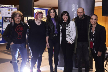 La mítica banda navarra volvió al escenario el pasado sábado 7 de marzo en el marco de la IV Edición del Festival Nosotras-Gu emakumeok, que conmemoraba el Día Internacional de la Mujer. La Casa de Cultura de Burlada acogió el evento, que los más fanáticos de la formación no quisieron perderse.
