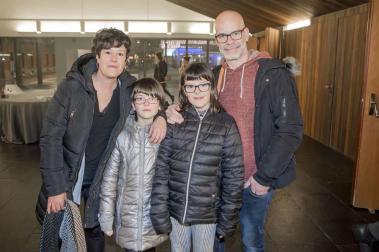 Dos años después de su última actuación en el auditorio pamplonés la cantante cordobesa de flamenco/pop India Martínez colgó el cartel de 'No hay entradas' en el concierto donde presentó las canciones de su séptimo álbum 'Te cuento un secreto'. La cantante aseguró que en Pamplona siempre le tratan bien: “Me jalean y cantan conmigo”.