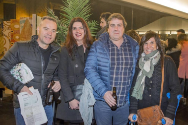 Dos años después de su última actuación en el auditorio pamplonés la cantante cordobesa de flamenco/pop India Martínez colgó el cartel de 'No hay entradas' en el concierto donde presentó las canciones de su séptimo álbum 'Te cuento un secreto'. La cantante aseguró que en Pamplona siempre le tratan bien: “Me jalean y cantan conmigo”.