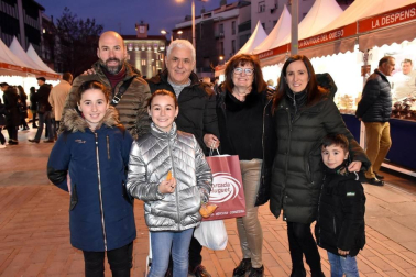 La capital ribera volvió a llenar su céntrico Paseo del Queiles el pasado fin de semana con una muestra de los mejores productos gastronómicos nacionales. Productores artesanos venidos de todas partes de España hicieron las delicias de los visitantes con manjares como quesos, embutidos, conservas, bacalao, repostería o golosinas, entre otros.