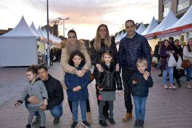 La capital ribera volvió a llenar su céntrico Paseo del Queiles el pasado fin de semana con una muestra de los mejores productos gastronómicos nacionales. Productores artesanos venidos de todas partes de España hicieron las delicias de los visitantes con manjares como quesos, embutidos, conservas, bacalao, repostería o golosinas, entre otros.