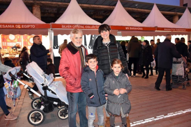 La capital ribera volvió a llenar su céntrico Paseo del Queiles el pasado fin de semana con una muestra de los mejores productos gastronómicos nacionales. Productores artesanos venidos de todas partes de España hicieron las delicias de los visitantes con manjares como quesos, embutidos, conservas, bacalao, repostería o golosinas, entre otros.