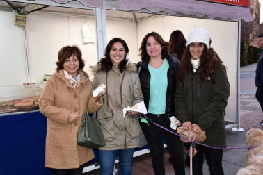 La capital ribera volvió a llenar su céntrico Paseo del Queiles el pasado fin de semana con una muestra de los mejores productos gastronómicos nacionales. Productores artesanos venidos de todas partes de España hicieron las delicias de los visitantes con manjares como quesos, embutidos, conservas, bacalao, repostería o golosinas, entre otros.