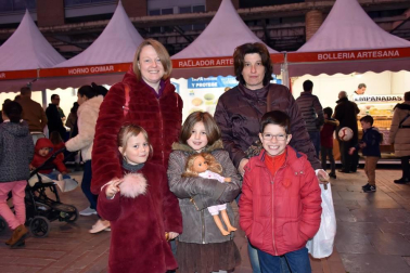 La capital ribera volvió a llenar su céntrico Paseo del Queiles el pasado fin de semana con una muestra de los mejores productos gastronómicos nacionales. Productores artesanos venidos de todas partes de España hicieron las delicias de los visitantes con manjares como quesos, embutidos, conservas, bacalao, repostería o golosinas, entre otros.