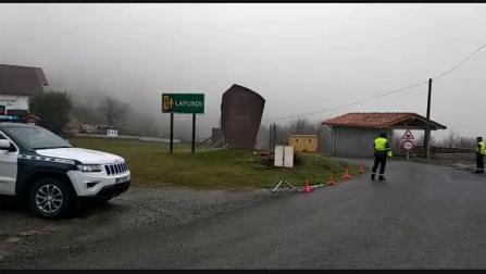 Vídeo | La Guardia Civil cierra la frontera de Navarra con Francia