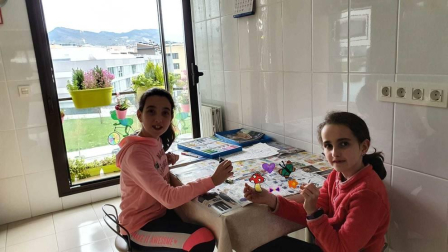 Imágenes enviadas por los lectores donde muestran cómo pasan el aislamiento en casa por el coronavirus.