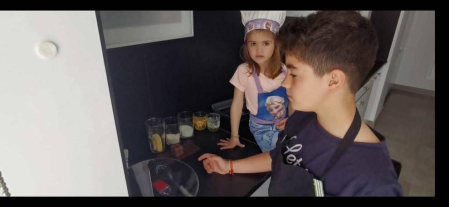 Imágenes enviadas por los lectores donde muestran cómo pasan el aislamiento en casa por el coronavirus.