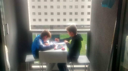 Imágenes enviadas por los lectores donde muestran cómo pasan el aislamiento en casa por el coronavirus.