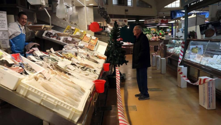 Los mercados de Pamplona de protegen ante el coronavirus