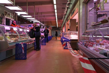 Los mercados de Pamplona de protegen ante el coronavirus