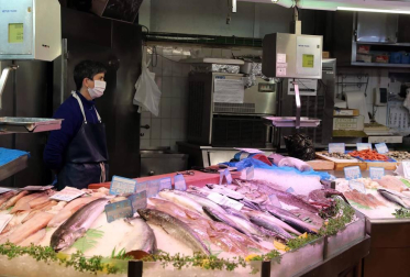 Los mercados de Pamplona de protegen ante el coronavirus