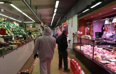 Los mercados de Pamplona de protegen ante el coronavirus