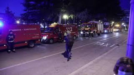 Emocionante homenaje de Bomberos de Navarra al personal sanitario del CHN