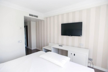 Imágenes de la habilitación del hotel Iruña Park y el sótano de Urgencias del CHN