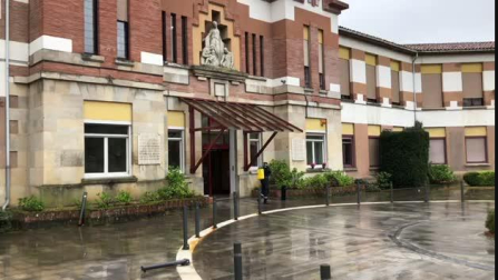 Trabajos de limpieza de la UME en la Casa de la Misericordia de Pamplona