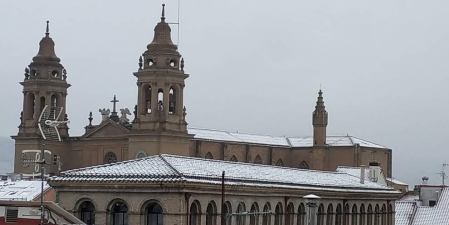 Imágenes de las distintas localidades de Navarra que amanecieron nevadas este martes, 31 de marzo de 2020.