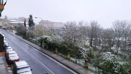 Imágenes de las distintas localidades de Navarra que amanecieron nevadas este martes, 31 de marzo de 2020.