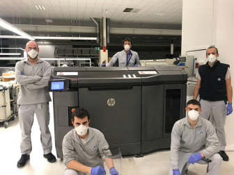 VW  Navarra entrega las 1.000 primeras pantallas protectoras hechas con su impresora 3D