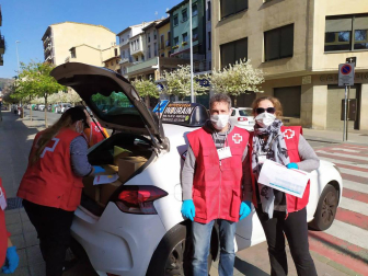 Empresas, fundaciones, entidades y voluntarios se afanan estos días por arrimar el hombro a la lucha contra el COVID-19 con iniciativas de muy diverso tipo, cada una desde su terreno de actuación