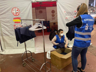 Empresas, fundaciones, entidades y voluntarios se afanan estos días por arrimar el hombro a la lucha contra el COVID-19 con iniciativas de muy diverso tipo, cada una desde su terreno de actuación