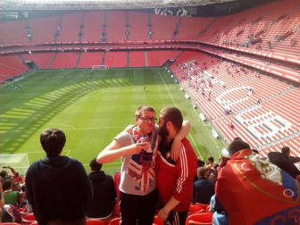 Los lectores de Diario de Navarra posan con la camiseta de sus equipos preferidos durante el confinamiento en sus casa con motivo de la pandemia de coronavirus.