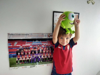 Los lectores de Diario de Navarra posan con la camiseta de sus equipos preferidos durante el confinamiento en sus casa con motivo de la pandemia de coronavirus.