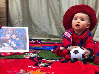 Los lectores de Diario de Navarra posan con la camiseta de sus equipos preferidos durante el confinamiento en sus casa con motivo de la pandemia de coronavirus.