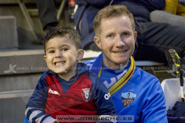 Los lectores de Diario de Navarra posan con la camiseta de sus equipos preferidos durante el confinamiento en sus casa con motivo de la pandemia de coronavirus.
