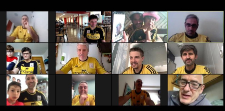 Los lectores de Diario de Navarra posan con la camiseta de sus equipos preferidos durante el confinamiento en sus casa con motivo de la pandemia de coronavirus.