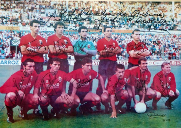 Los lectores de Diario de Navarra posan con la camiseta de sus equipos preferidos durante el confinamiento en sus casa con motivo de la pandemia de coronavirus.