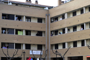 Esta pandemia provocada por el Covid-19 nos ha dejado imágenes únicas de nuestras ciudades y pueblos. Momentos que han captado nuestros fotoperiodistas y que resumen el impacto que esta enfermedad está provocando en Navarra