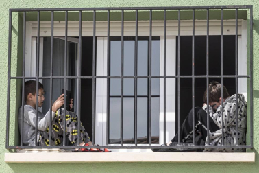 Esta pandemia provocada por el Covid-19 nos ha dejado imágenes únicas de nuestras ciudades y pueblos. Momentos que han captado nuestros fotoperiodistas y que resumen el impacto que esta enfermedad está provocando en Navarra