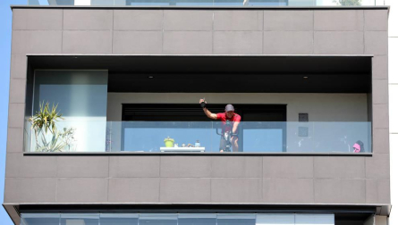 Esta pandemia provocada por el Covid-19 nos ha dejado imágenes únicas de nuestras ciudades y pueblos. Momentos que han captado nuestros fotoperiodistas y que resumen el impacto que esta enfermedad está provocando en Navarra