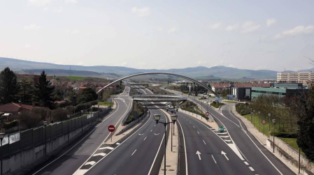 Esta pandemia provocada por el Covid-19 nos ha dejado imágenes únicas de nuestras ciudades y pueblos. Momentos que han captado nuestros fotoperiodistas y que resumen el impacto que esta enfermedad está provocando en Navarra