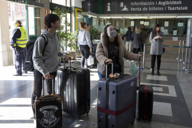 Esta pandemia provocada por el Covid-19 nos ha dejado imágenes únicas de nuestras ciudades y pueblos. Momentos que han captado nuestros fotoperiodistas y que resumen el impacto que esta enfermedad está provocando en Navarra