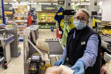 Esta pandemia provocada por el Covid-19 nos ha dejado imágenes únicas de nuestras ciudades y pueblos. Momentos que han captado nuestros fotoperiodistas y que resumen el impacto que esta enfermedad está provocando en Navarra
