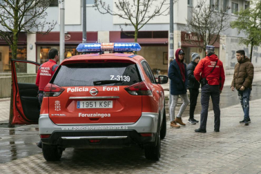 Esta pandemia provocada por el Covid-19 nos ha dejado imágenes únicas de nuestras ciudades y pueblos. Momentos que han captado nuestros fotoperiodistas y que resumen el impacto que esta enfermedad está provocando en Navarra
