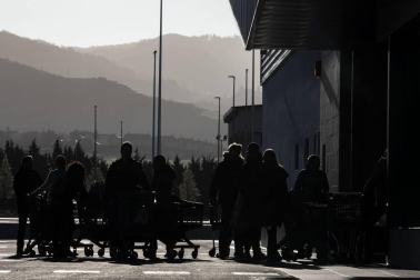 Esta pandemia provocada por el Covid-19 nos ha dejado imágenes únicas de nuestras ciudades y pueblos. Momentos que han captado nuestros fotoperiodistas y que resumen el impacto que esta enfermedad está provocando en Navarra