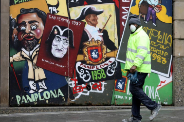 Esta pandemia provocada por el Covid-19 nos ha dejado imágenes únicas de nuestras ciudades y pueblos. Momentos que han captado nuestros fotoperiodistas y que resumen el impacto que esta enfermedad está provocando en Navarra