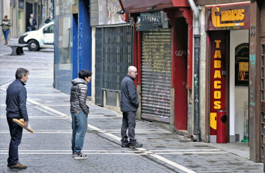 Esta pandemia provocada por el Covid-19 nos ha dejado imágenes únicas de nuestras ciudades y pueblos. Momentos que han captado nuestros fotoperiodistas y que resumen el impacto que esta enfermedad está provocando en Navarra
