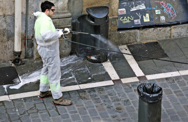 Esta pandemia provocada por el Covid-19 nos ha dejado imágenes únicas de nuestras ciudades y pueblos. Momentos que han captado nuestros fotoperiodistas y que resumen el impacto que esta enfermedad está provocando en Navarra