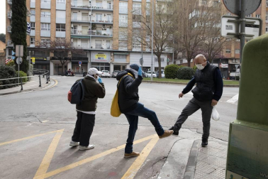 Esta pandemia provocada por el Covid-19 nos ha dejado imágenes únicas de nuestras ciudades y pueblos. Momentos que han captado nuestros fotoperiodistas y que resumen el impacto que esta enfermedad está provocando en Navarra